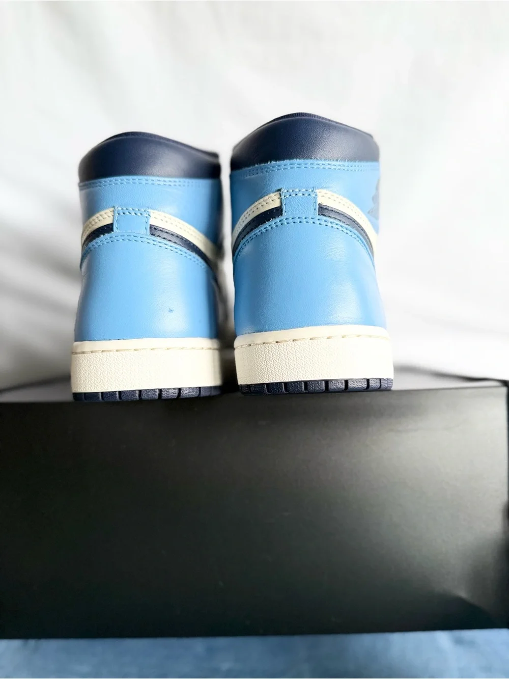 AUTHENTIC Jordan 1 Retro High Obsidian size 8.5 555088-140 2019 PRE-OWNED
